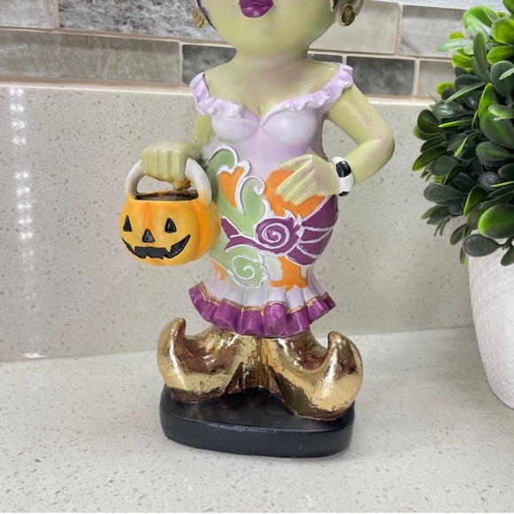 NEW Halloween Bride of Frankenstein with‎ Pumpkin Figurine Decor Sweet Street - Picture 3 of 7